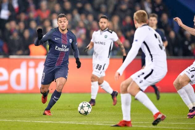 Fußball, CL, Paris St. Germain - Ludogorez Rasgrad 21 HATEM BEN ARFA (psg) - Paris, Frankreich - FUssball, Champions League, Paris Saint Germain PSG vs. PFC Ludogorets Razgrad - 06 12 2016 AnthonyBIBARD FEP Panoramic 