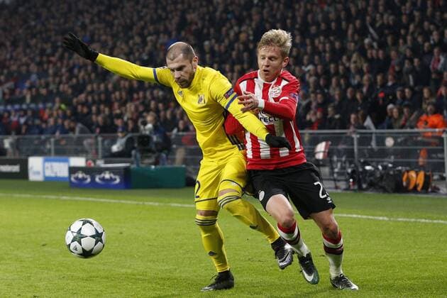 Bilder des Tages - SPORT Fußball, CL, PSV Eindhoven - FK Rostow (L-R), Timofei Kalachev of FK Rostov, Olexandr Zinchenko of PSVduring the UEFA Champions League group D match between PSV Eindhoven and FK Rostov on December 06, 2016 at the Philips stadium in Eindhoven, The Netherlands. PSV v FK Rostov UEFA Champions League 2016 2017 xVIxJeroenxPutmansxIVx 6716286