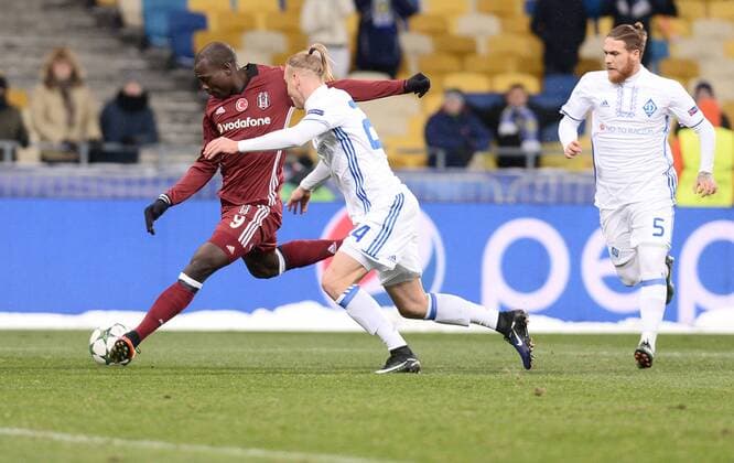 Fußball, CL, Dynamo Kiew - Besiktas Istanbul UEFA Champions League Group B match between Dynamo Kiev and Besiktas at NSK Olympiyskiy Stadium in Kiev , Ukraine , December 06 , 2016. Pictured Vincent Aboubakar of Besiktas and Domagoj Vida of Dynamo Kiev. 