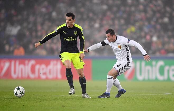 FUSSBALL CHAMPIONS LEAGUE SAISON 2016 2017 GRUPPENPHASE FC Basel - Arsenal London 06.12.2016 Granit Xhaka (li, Arsenal) gegen Bruder Taulant Xhaka (FC Basel) 