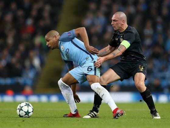 Fußball, CL, Manchester City - Celtic Glasgow Fernando of Manchester City tussles with Scott Brown of Celtic during the Champions League Group C match at the Etihad Stadium, Manchester. Picture date: December 6th, 2016. Pic Simon Bellis Sportimage EDITORIAL USE ONLY. No use with unauthorised audio, video, data, fixture lists, club league logos or live services. Online in-match use limited to 120 images, no video emulation. No use in betting, games or single club league player publications.