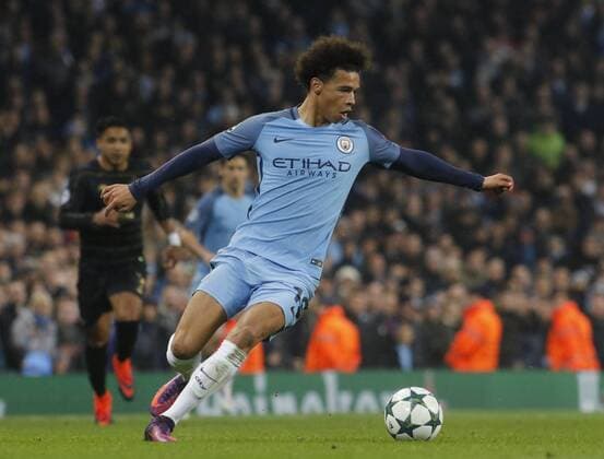 FuÃŸball, CL, Manchester City - Celtic Glasgow 06.12.2016. Manchester, England. UEFA Champions League football, group stages. Manchester City versus Glasgow Celtic. Manchester City midfielder Leroy Sane (19) cuts inside on the ball. xAlanxMartinx  ActionPlus11817640