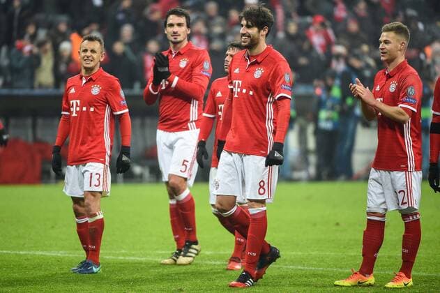 GER, Champions League, FC Bayern Muenchen vs Atletico Madrid 06.12.2016, Allianz-Arena, Muenchen, GER, Champions League, FC Bayern Muenchen vs Atletico Madrid, im Bild Gewonnen, v-l-n-r Rafinha (FC Bayern Muenchen 13) , Mats Hummels (FC Bayern Muenchen 5), Javier Martinez (FC Bayern Muenchen 8) , Joshua Kimmich (FC Bayern Muenchen 32) nordphotox xSchreyer