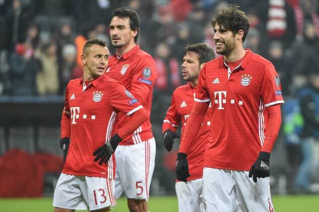 GER, Champions League, FC Bayern Muenchen vs Atletico Madrid 06.12.2016, Allianz-Arena, Muenchen, GER, Champions League, FC Bayern Muenchen vs Atletico Madrid, im Bild v-l-n-r Rafinha (FC Bayern Muenchen 13) , Mats Hummels (FC Bayern Muenchen 5), Juan Bernat (FC Bayern Muenchen 18) , Javier Martinez (FC Bayern Muenchen 8) , nordphotox xSchreyer
