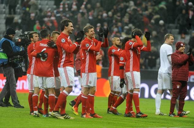 Die Mannschaft von Bayern Muenchen bedankt sich bei den Fans, beim CL-Spiel zwischen FC Bayern Muenchen und Atletico Madrid am 06.12.2016. Munechen Copyright: xStuetzle xEibner-Pressefotox EP_wse