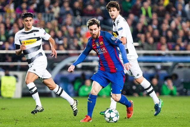 VfL Borussia Monchengladbach s Andreas Christensen, Tobias Strobl, FC Barcelona Barca s Leo Messi during Champions League match between Futbol Club Barcelona and VfL Borussia Mönchengladbach at Camp Nou Stadium in Barcelona , Spain. December 06, 2016.  (20161206058)