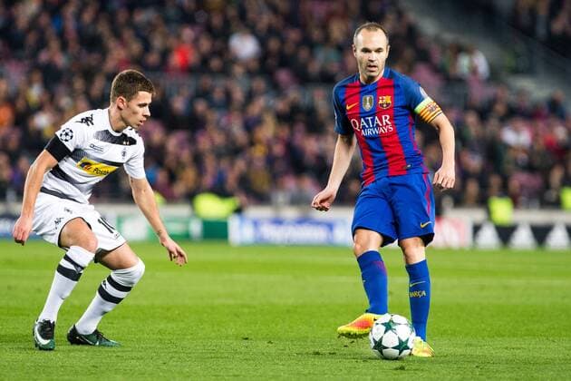 VfL Borussia Monchengladbach s Thorgan Hazard FC Barcelona Barca s Andres Iniesta during Champions League match between Futbol Club Barcelona and VfL Borussia Mönchengladbach at Camp Nou Stadium in Barcelona , Spain. December 06, 2016.  (20161206034)