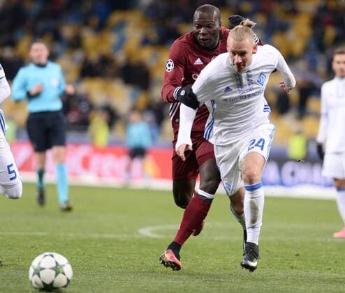 UEFA Champions League Group B match between Dynamo Kiev and Besiktas at NSK Olympiyskiy Stadium in Kiev , Ukraine , December 06 , 2016. Final Score : Dynamo Kiev 6 - Besiktas 0 Pictured Vincent Aboubakar (L) of Besiktas and Domagoj Vida (R) of Dynamo Kiev. 