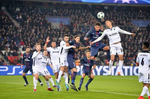 02 THIAGO SILVA (psg) - 12 Anicet Andrianantenaina (lud) - 32 Ihor Plastun (lud) - 18 Svetoslav Dyakov (lud) - 84 Marcelinho (lud) - 09 EDINSON CAVANI (psg) FOOTBALL : Paris Saint Germain SG vs Ludogorets Razgrad - Champions League - 06 12 2016 AnthonyBIBARD FEP Panoramic 