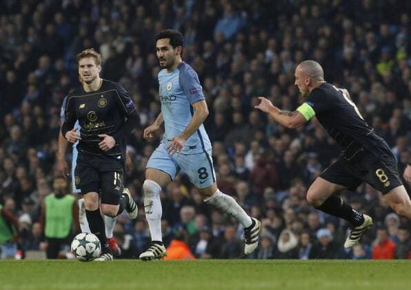 06.12.2016. Manchester, England. UEFA Champions League football, group stages. Manchester City versus Glasgow Celtic. Manchester City midfielder Ilkay Gundogan cuts past Celtic midfielder Stuart Armstrong and Celtic skipper Scott Brown (right). xAlanxMartinx  ActionPlus11817655