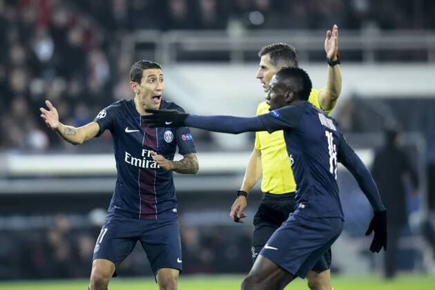 Angel Di Maria ( PSG ) - Blaise Matuidi ( PSG ) - Tasos Sidiropoulos ( referee ) FOOTBALL : Paris Saint Germain vs Ludogorez Rasgrad - Champions League - Paris - 06 12 2016 FedericoPestellini Panoramic 