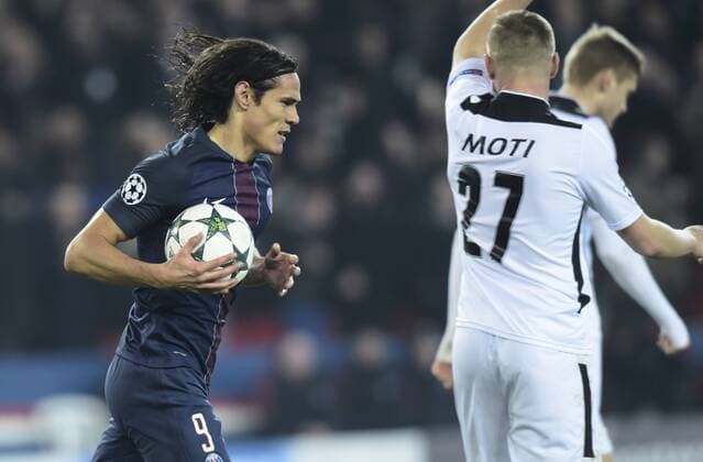 Fußball, CL, Paris St. Germain - Ludogorez Rasgrad Edinson Cavani ( PSG ) FOOTBALL : Paris Saint Germain vs Ludogorez Rasgrad - Champions League - Paris - 06 12 2016 FedericoPestellini Panoramic 
