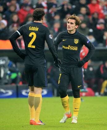 06.12.2016, CL, FCB vs Atletico Madrid, Allianz Arena Muenchen, im Bild: Diego Godin (Atletico Madrid) und Antoine Griezmann (Atletico Madrid)