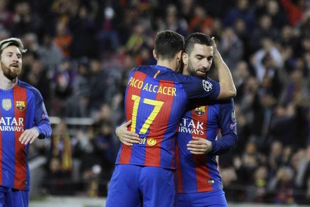 06.12.2016. Nou Camp, Barcelona, Spain, UEFA Champions League group stages. FC Barcelona Barca versus Borrusia Moenchengladbach. Arda Turan celebrating his first goal with Alcacer xangelxboludax  ActionPlus11817695