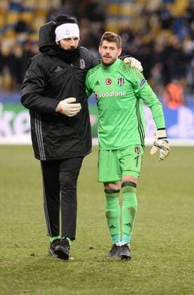 UEFA Champions League Group B match between Dynamo Kiev and Besiktas at NSK Olympiyskiy Stadium in Kiev , Ukraine , December 06 , 2016. Final Score : Dynamo Kiev 6 - Besiktas 0 Pictured : Goalkeeper Tolga Ozkalfa (L) and Goalkeeper Fabri of Besiktas . 