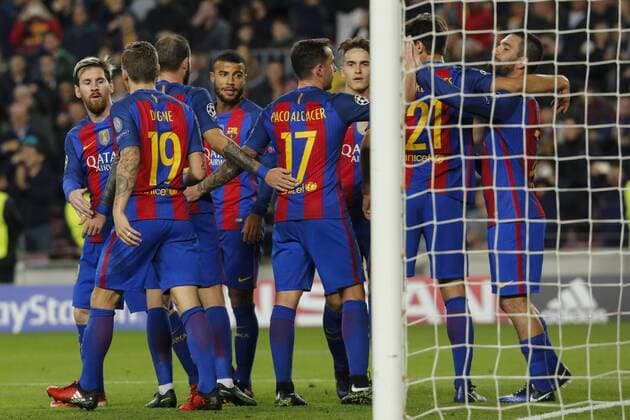 BARCELONA, Dec. 6, 2016 -- Barcelona s Arda Turan (R) celebrates with teammates after scoring during the UEFA Champions League match against Borussia Monchengladbach at Camp Nou stadium in Barcelona, Spain, Dec. 6, 2016. Barcelona won 4-0. ) (SP)SPAIN-BARCELONA-SOCCER-BARCELONA VS BORUSSIA MONCHENGLADBACH PauxBarrena 