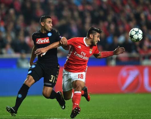 LISBON, Dec. 6, 2016 -- Benfica s Eduardo Salvio (R) vies with Napoli s Faouzi Ghoulam during the UEFA Champions League Group B soccer match at Luz stadium in Lisbon, Portugal, Dec. 6, 2016. Benfica lost to Napoli 1-2. ) (SP)PORTUGAL-LISBON-SOCCER-UEFA CHAMPIONS LEAGUE ZhangxLiyun 