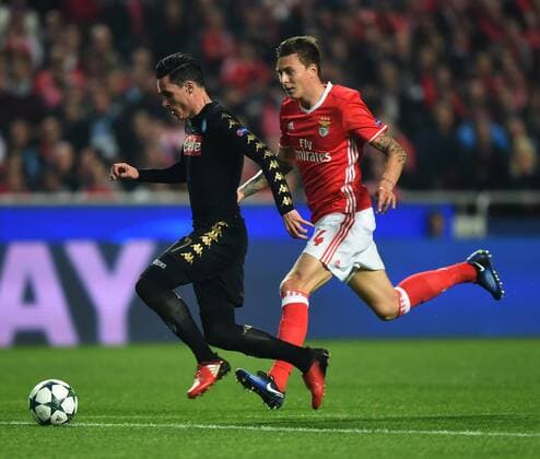 LISBON, Dec. 6, 2016 -- Benfica s Victor Nilsson Lindelof (R) vies with Napoli s Jose Callejon during the UEFA Champions League Group B soccer match at Luz stadium in Lisbon, Portugal, Dec. 6, 2016. Benfica lost to Napoli 1-2. ) (SP)PORTUGAL-LISBON-SOCCER-UEFA CHAMPIONS LEAGUE ZhangxLiyun 