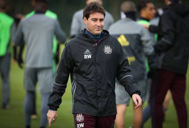 Anderlecht s head coach Rene Weiler pictured during a training session of Belgian soccer team RSC Anderlecht in Brussels, Wednesday 07 December 2016. Tomorrow Anderlecht is playing the sixth and last game in the group stage (group C) of the UEFA Europa League competition against French club AS Saint-Etienne. Anderlecht is leader of the group and already qualified for the next stage. VIRGINIExLEFOUR  x04992030x