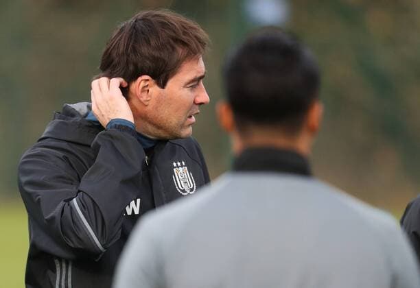 Anderlecht s head coach Rene Weiler pictured during a training session of Belgian soccer team RSC Anderlecht in Brussels, Wednesday 07 December 2016. Tomorrow Anderlecht is playing the sixth and last game in the group stage (group C) of the UEFA Europa League competition against French club AS Saint-Etienne. Anderlecht is leader of the group and already qualified for the next stage. VIRGINIExLEFOUR  x04992034x