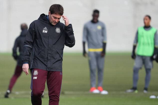 Anderlecht s head coach Rene Weiler pictured during a training session of Belgian soccer team RSC Anderlecht in Brussels, Wednesday 07 December 2016. Tomorrow Anderlecht is playing the sixth and last game in the group stage (group C) of the UEFA Europa League competition against French club AS Saint-Etienne. Anderlecht is leader of the group and already qualified for the next stage. VIRGINIExLEFOUR  x04991997x