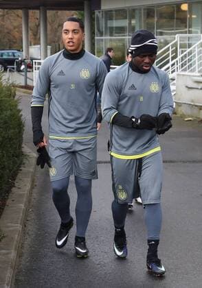 Anderlecht s Youri Tielemans and Anderlecht s Frank Acheampong arrive for a training session of Belgian soccer team RSC Anderlecht in Brussels, Wednesday 07 December 2016. Tomorrow Anderlecht is playing the sixth and last game in the group stage (group C) of the UEFA Europa League competition against French club AS Saint-Etienne. Anderlecht is leader of the group and already qualified for the next stage. VIRGINIExLEFOUR  x04992049x