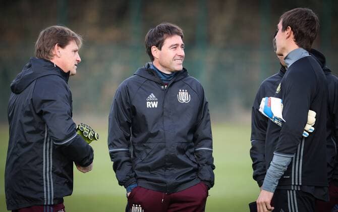Anderlecht s keeper trainer Max de Jong, Anderlecht s head coach Rene Weiler and Anderlecht s goalkeeper Davy Roef pictured during a training session of Belgian soccer team RSC Anderlecht in Brussels, Wednesday 07 December 2016. Tomorrow Anderlecht is playing the sixth and last game in the group stage (group C) of the UEFA Europa League competition against French club AS Saint-Etienne. Anderlecht is leader of the group and already qualified for the next stage. VIRGINIExLEFOUR  x04992040x
