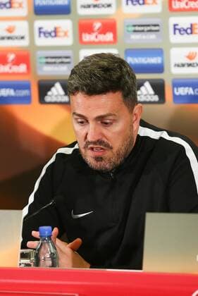 SOCCER - UEFA EL, RBS vs Schalke, preview SALZBURG,AUSTRIA,07.DEC.16 - SOCCER - UEFA Europa League, group stage, Red Bull Salzburg vs FC Schalke 04, preview, press conference PK Pressekonferenz of RBS. Image shows head coach Oscar Garcia (RBS). GEPAxpictures xFelixxRoittner