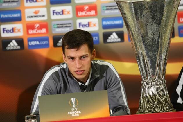 SOCCER - UEFA EL, RBS vs Schalke, preview SALZBURG,AUSTRIA,07.DEC.16 - SOCCER - UEFA Europa League, group stage, Red Bull Salzburg vs FC Schalke 04, preview, press conference PK Pressekonferenz of RBS. Image shows Stefan Lainer (RBS). Keywords: trophy. GEPAxpictures xFelixxRoittner