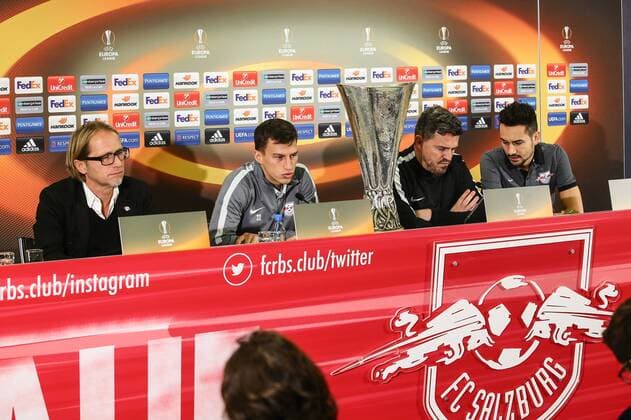 SOCCER - UEFA EL, RBS vs Schalke, preview SALZBURG,AUSTRIA,07.DEC.16 - SOCCER - UEFA Europa League, group stage, Red Bull Salzburg vs FC Schalke 04, preview, press conference PK Pressekonferenz of RBS. Image shows Stefan Lainer and head coach Oscar Garcia (RBS). Keywords: trophy. GEPAxpictures xFelixxRoittner