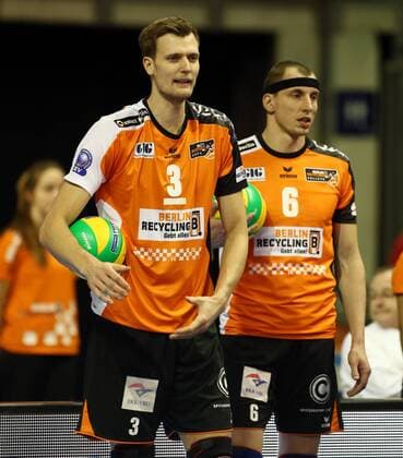 Robert Kromm, Felix Fischer Aktion Oberkoerper Oberkörper Volleyball CEV CL Championsleague Herren Saison 2016 2017 06.12.2016 BR Volleys Berlin BRV vs. Cucine Lube Civitanova
