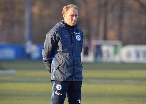 06.12.2016, Fussball, Saison 2016 2017, 1. Bundesliga, Training, FC Schalke 04, U23 Trainer Juergen Luginger, Jürgen Luginger