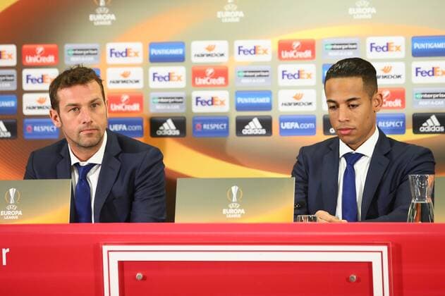 SOCCER - UEFA EL, RBS vs Schalke, preview SALZBURG,AUSTRIA,07.DEC.16 - SOCCER - UEFA Europa League, group stage, Red Bull Salzburg vs FC Schalke 04, preview, press conference PK Pressekonferenz of Schalke. Image shows head coach Markus Weinzierl and Dennis Aogo (Schalke). GEPAxpictures xFelixxRoittner