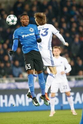 Club s Boli Bolingoli Mbombo and Kobenhavn s Rasmus Falk fight for the ball during the sixth and last game of the group stage of the Europa League competition between Belgian soccer team Club Brugge and Dannish club FC Kopenhagen, in the group G, Wednesday 07 December 2016, in Brugge. KURTxDESPLENTER  x04993118x