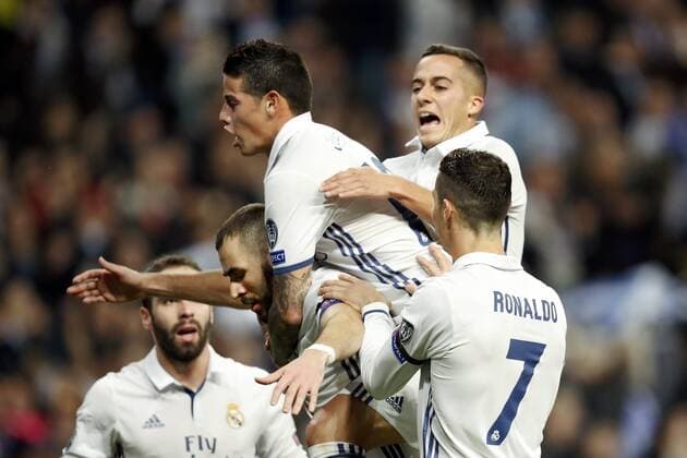 (L-R) Daniel Carvajal of Real Madrid, Karim Benzema of Real Madrid, James Rodriguez of Real Madrid, Lucas Vazquez of Real Madrid, Cristiano Ronaldo of Real Madridduring the UEFA Champions League group F match between Real Madrid and Borussia Dortmund on December 07, 2016 at the Santiago Bernabeu stadium in Madrid, Spain. Real Madrid v Borussia Dortmund UEFA Champions League 2016 2017 xVIxxIVx 6721617
