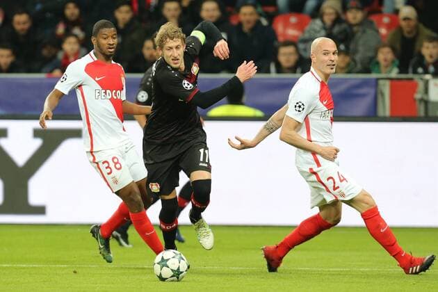 Stefan Kiessling ( 11, Bayer 04 Leverkusen) setzt sich gegen Almamy Toure ( 38, AC Monaco) und Andrea Raggi ( 24, AC Monaco) durch, Bayer 04 Leverkusen vs AS Monaco, Fussball, UEFA Champions League, 07.12.2016, Leverkusen Copyright: xDeutzmann Eibner-Pressefotox EP_CDN