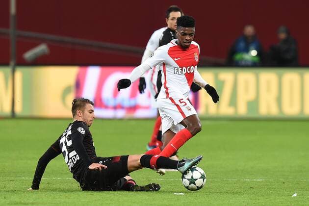 Fußball Champions League Gruppenphase 6. Spieltag Bayer Leverkusen - AS Monaco am 07.12.2016 in der BayArena in Leverkusen Vladlen Yurchenko ( Leverkusen ), links - Jemerson ( Monaco ), rechts xRx
