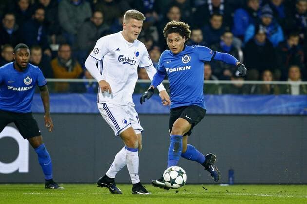 Fußball, CL, FC Brügge - FC Kopenhagen Felipe Gedoz De Conceicao midfielder of Club Brugge and Andreas Cornelius of FC Kobenhavn FOOTBALL : FC Brügge vs FC Kopenhagen - Champions League - 07 12 2016 PhotoNews Panoramic  665586699