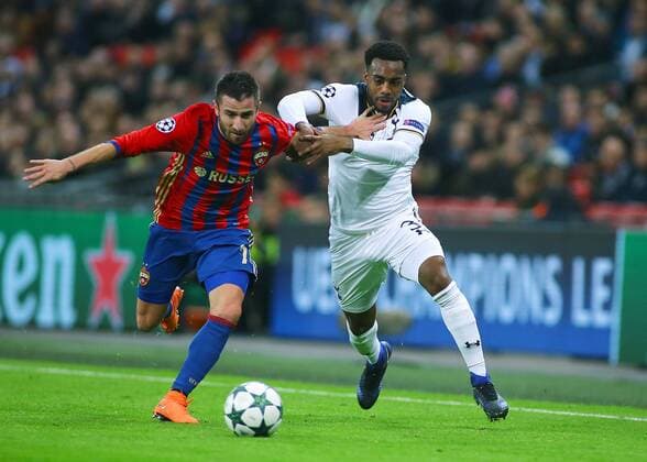 FuÃŸball, CL, Tottenham Hotspur - ZSKA Moskau 07.12.2016. Wembley Stadium, London, England. UEFA Champions League Football. Tottenham Hotspur versus CSKA Moscow. Tottenham Hotspur Defender Danny Rose and CSKA Moscow Midfielder Zoran Tosic battles for possession xMarkxKertonx  ActionPlus11817879