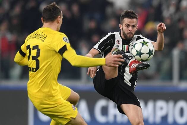 Fußball, CL, Juventus Turin - Dinamo Zagreb Mg Torino 07 12 2016 - Champions League Juventus-Dinamo Zagabria: Miralem Pjanic-Gordon Schildenfeld 
