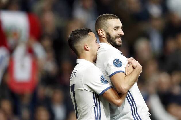 Fußball, CL, Real Madrid - Borussia Dortmund (L-R) Lucas Vazquez of Real Madrid, Karim Benzema of Real Madridduring the UEFA Champions League group F match between Real Madrid and Borussia Dortmund on December 07, 2016 at the Santiago Bernabeu stadium in Madrid, Spain. Real Madrid v Borussia Dortmund UEFA Champions League 2016 2017 xVIxxIVx 6721933