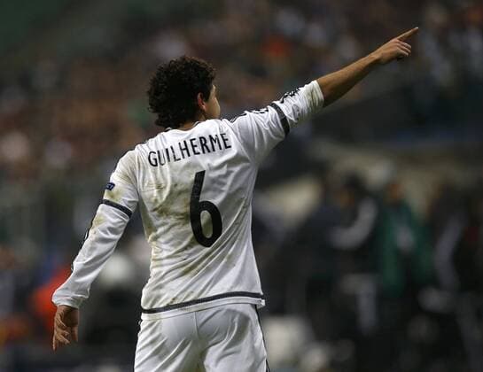 Fußball, CL, Legia Warschau - Sporting Lissabon Guilherme of Legia Warszawa celebrates scoring a goal FOOTBALL : Legia Varsovie vs Sporting Portugal - Ligue des Champions - 07 12 2016 ActionImages Panoramic  INK92