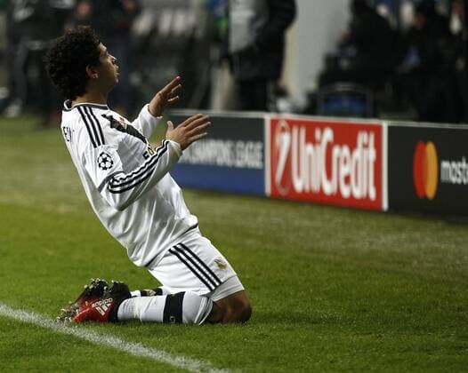 Fußball, CL, Legia Warschau - Sporting Lissabon Joie - Guilherme of Legia Warszawa celebrates scoring a goal FOOTBALL : Legia Varsovie vs Sporting Portugal - Ligue des Champions - 07 12 2016 ActionImages Panoramic  INK94