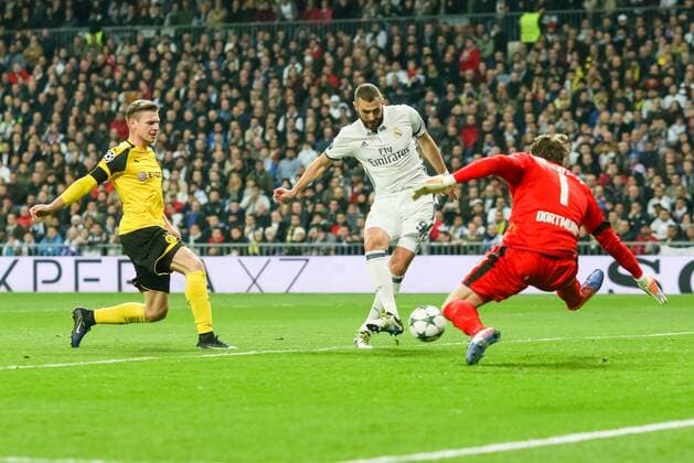 Fußball, CL, Real Madrid - Borussia Dortmund Madrid, Spain 07.12.2016, UEFA Champions League - 2016 17 Season, Group F - Matchday 6, Real Madrid - BV Borussia Dortmund, Tor zum 1:0 Torschuetze Karim Benzema (Real Madrid) ( DeFodi048