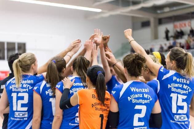 Allianz MTV Stuttgart; Kreis, Mannschaftskreis, Einschwören, Volleyball, Volleyball-Bundesliga Frauen, Schwarz-Weiß Erfurt - Allianz MTV Stuttgart, xprx