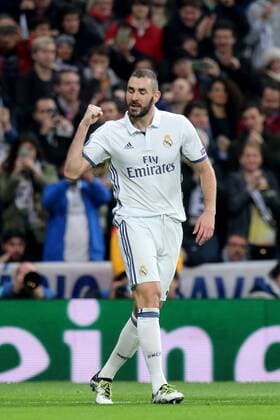 Fußball, CL, Real Madrid - Borussia Dortmund Karim Benzema ( Real Madrid 9 ) Jubel nach dem 2:0, Real Madrid - Borussia Dortmund, UEFA Champions League, Fussball, 07.12.2016, Madrid Copyright: xLangerx xEibner-Pressefotox EP_HLR