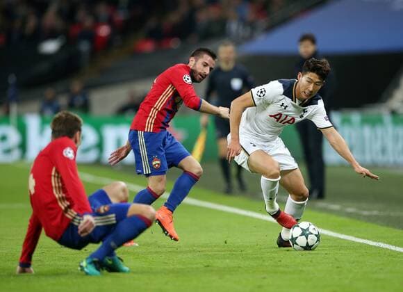 Fußball, CL, Tottenham Hotspur - ZSKA Moskau Tottenham s Heung Min-Son tussles with CSKA Moscow s Zoran Tosic during the Champions League group match at Wembley Stadium, London. Picture date December 7th, 2016 DavidKlein Sportimage EDITORIAL USE ONLY. No use with unauthorised audio, video, data, fixture lists, club league logos or live services. Online in-match use limited to 120 images, no video emulation. No use in betting, games or single club league player publications.