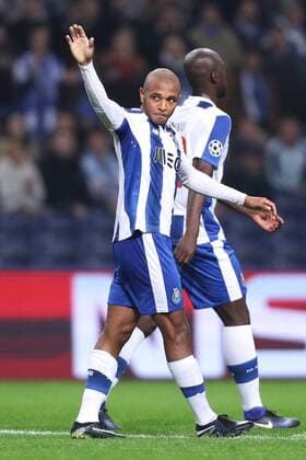 Fußball, CL, FC Porto - Leicester City December 7, 2016 - Porto, Porto, Portugal - Porto s Algerian forward Yacine Brahimi celebrates after scoring a goal during the UEFA Champions League Group G, match between FC Porto and Leicester City FC, at Dragao Stadium in Porto on December 7, 2016. FC Porto vs Leicester City FC - UEFA Champions League  - ZUMAn230 20161207_zaa_n230_054