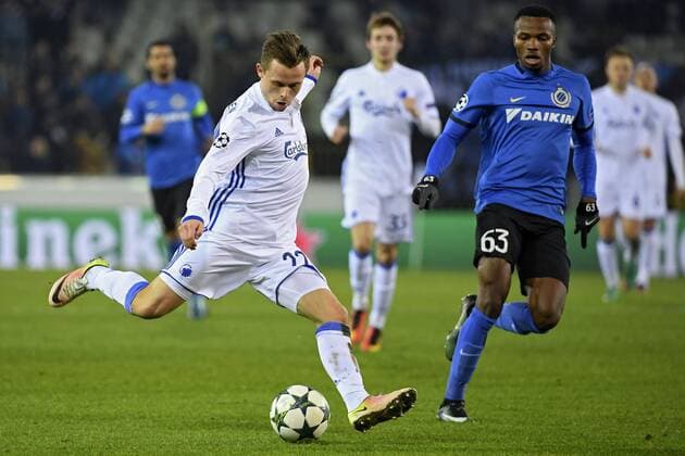 Fußball, CL, FC Brügge - FC Kopenhagen Peter Ankersen of FC Kobenhavn, Mbombo Bolingoli Boli defender of Club Brugge FOOTBALL : FC Brügge vs FC Kopenhagen - Champions League - 07 12 2016 PhotoNews Panoramic  665586699