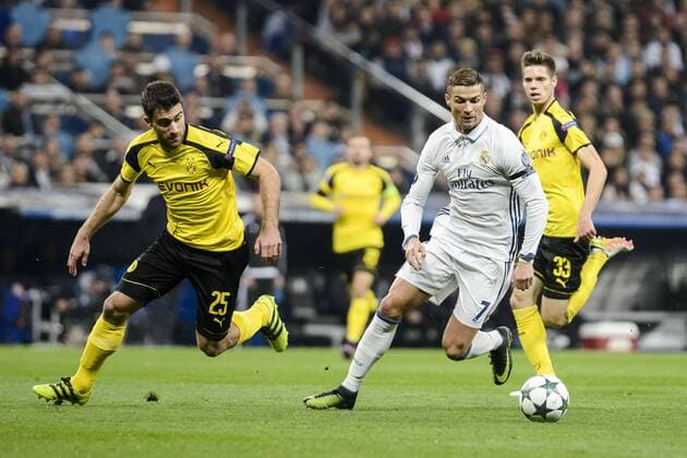 Real Madrid s Cristiano Ronaldo and Borussia Dortmund Sokratis Papastathopoulos and Julian Weigl during the UEFA Champions League match between Real Madrid and Borussia Dortmund at Santiago Bernabeu Stadium in Madrid, Spain. December 07, 2016.  (20161207007)